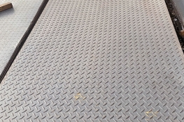 Patterned plate